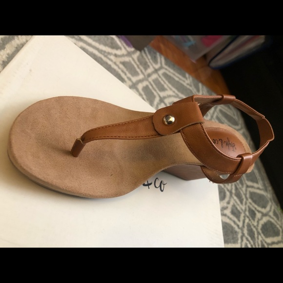 Sandals - Picture 3 of 4